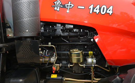 BG大游-1404型拖拉机