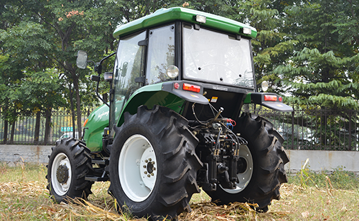 BG大游-1104型拖拉机